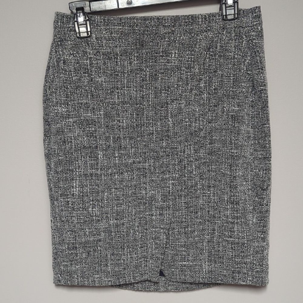 Banana Republic Gray Knee-Length Pencil Skirt for Work